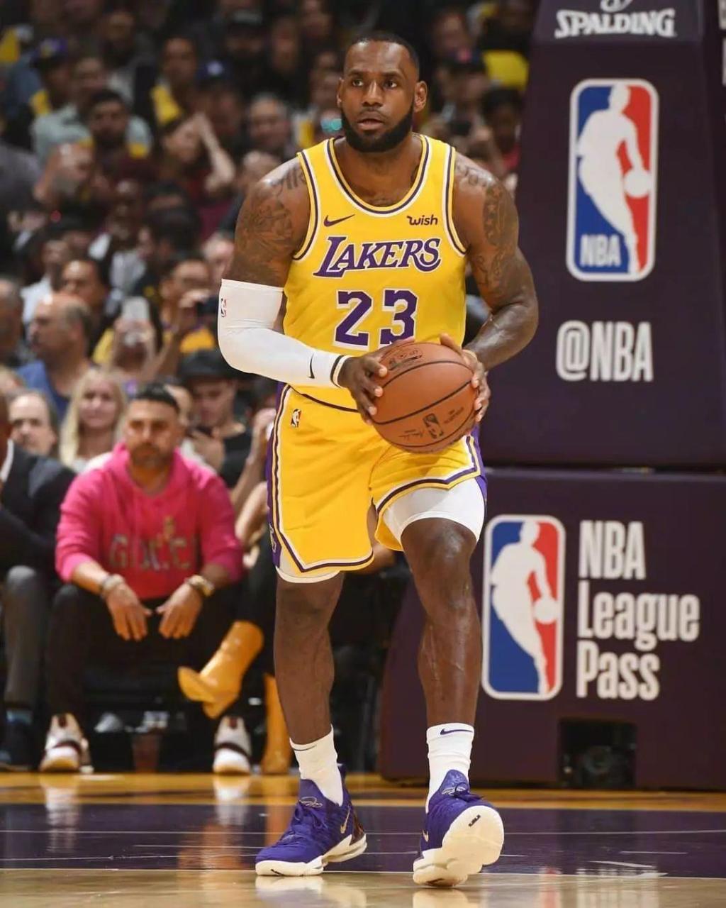 面对强内线 面对强内线