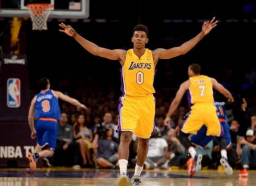 禁区前沿的 禁区前沿的